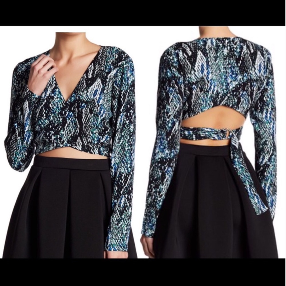 LONG SLEEVE WRAP STATEMENT TOP